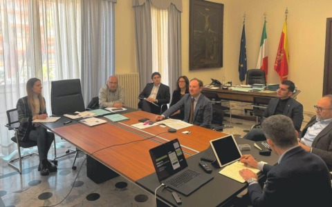 Bus navetta per i frontalieri, una tavola rotonda in Comune a Ventimiglia