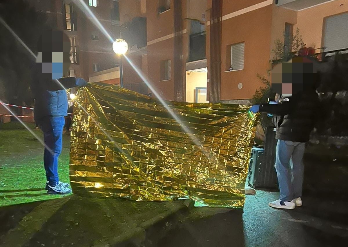 Buttato giù dall’ottavo piano di un palazzo: i Carabinieri arrestano due persone per omicidio