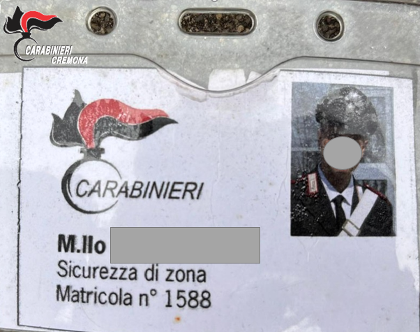 Caccia alla banda sulla Paullese, auto fantasma intercettata: targhe contraffatte e tesserini falsi