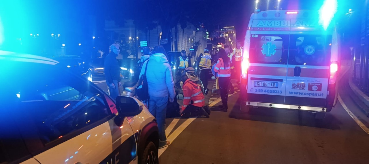 Cade in scooter, giovane finisce in ospedale