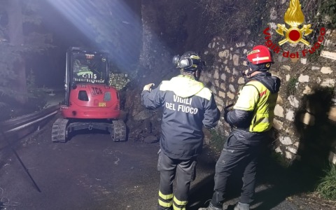 Camogli, frana in via Aurelia: Vigili del Fuoco al lavoro tutta la notte