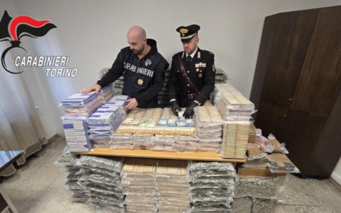 Capannone usato come deposito di droga a Leini: sequestrata quasi mezza tonnellata di stupefacenti