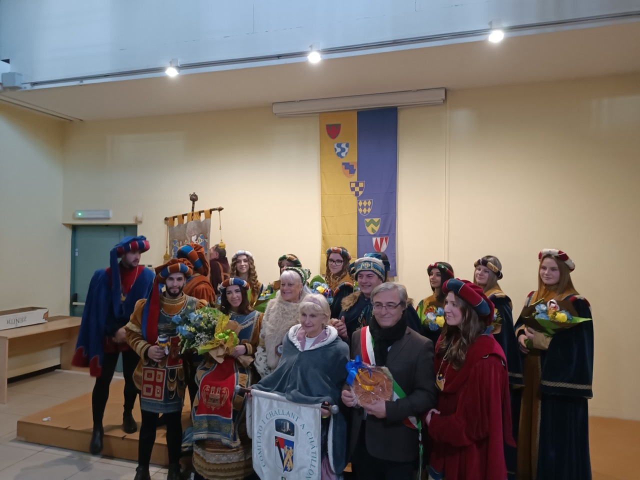 Carnevale di Castellamonte, su il sipario: presentati Damigelle, Terzieri e Clavario – VIDEO