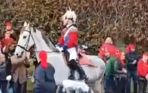 Carnevale di Ivrea, Aiutante del Generale disarcionato da cavallo