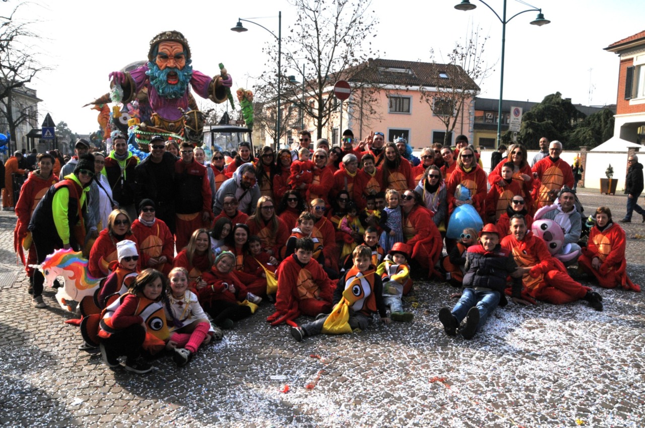 Carnevalone di Chivasso 2026, un pomeriggio tra carri e balli LE FOTO