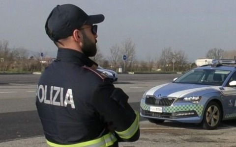 Carrozzeria irregolare scoperta dalla Polizia a Valsamoggia