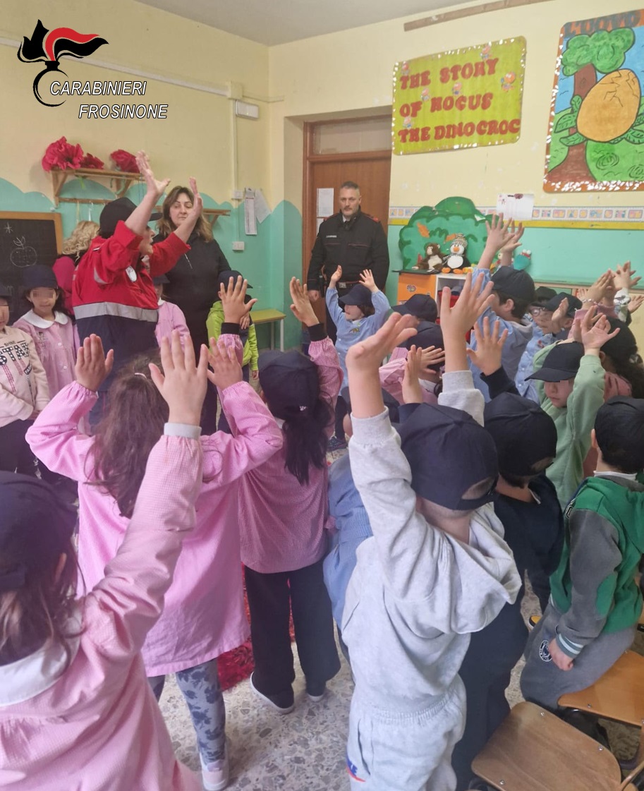 Continuano gli incontri dei carabinieri con i bambini