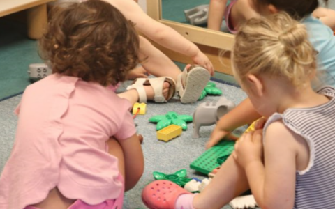 Crescono i posti negli asili nido ma rimangono le liste d’attesa