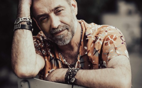 Daniele Silvestri sul palco del Tener-a-mente Festival con un live acustico