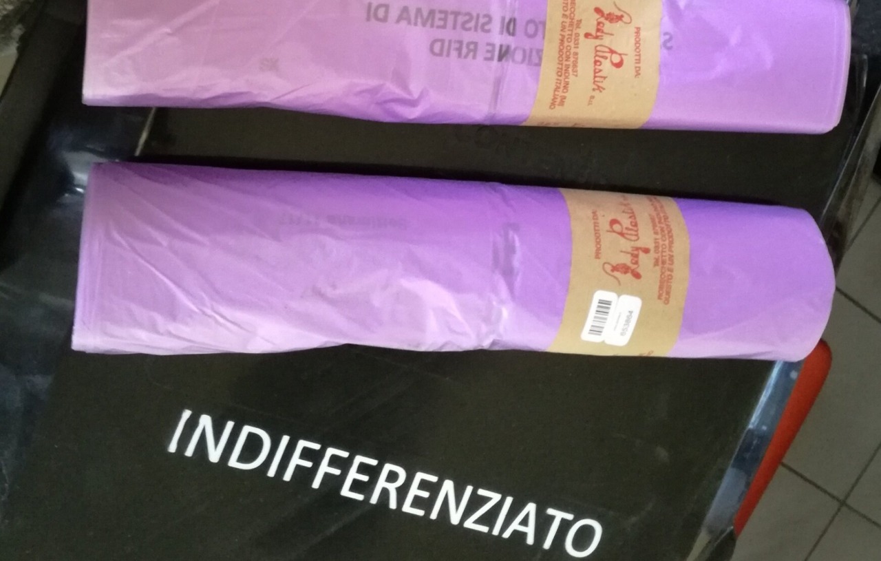 Distribuzione “sacchi conformi” 2026 ad Arona: le date utili