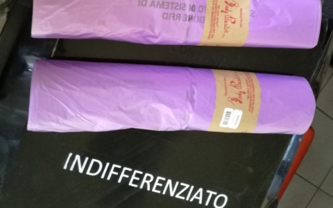 Distribuzione “sacchi conformi” 2026 ad Arona: le date utili