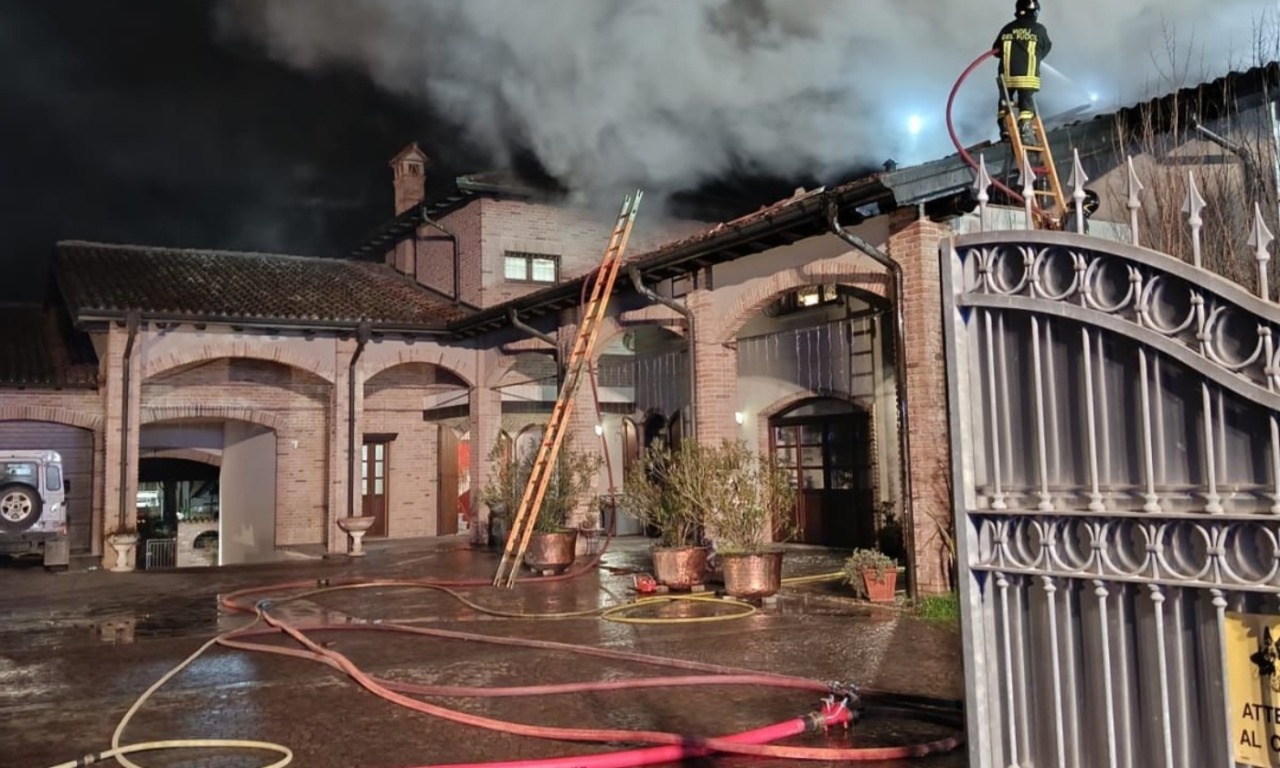 Divampa l’incendio sul tetto di un’abitazione situata a Codogno