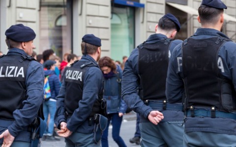 Droga nascosta nei tessuti: arrestato 57enne