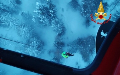 Emergenza neve a Livigno: slavina al Carosello 3000 e snowboarder recuperato dall’elicottero