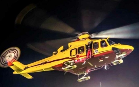 Ferito dalla smerigliatrice, grave un uomo di 67 anni