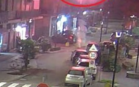 Festeggia il suo compleanno sparando fuochi d’artificio: denunciato