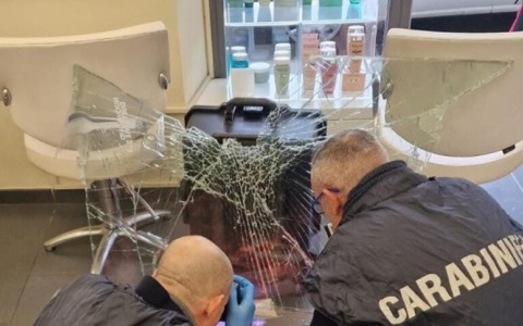 Firenze, furto con spaccata in un locale di via Campo di Arrigo