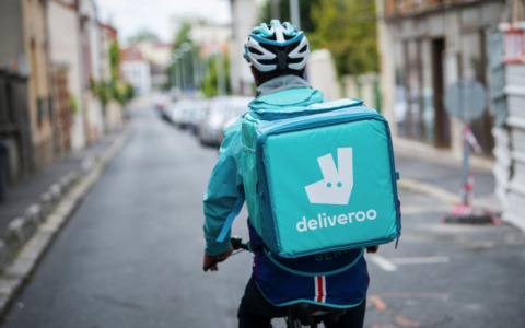 Food delivery, dopo Glovo anche Deliveroo nel mirino. Nidil Bergamo: «Il problema è il modello»