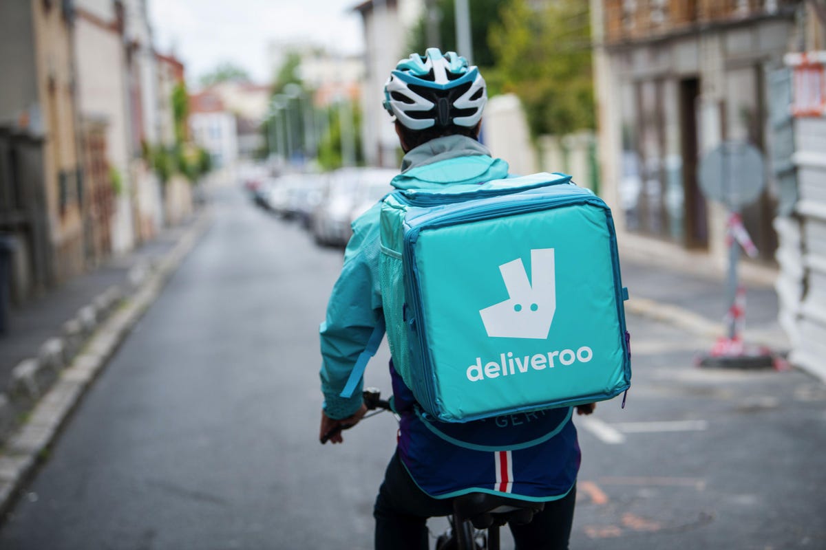 Food delivery, dopo Glovo anche Deliveroo nel mirino. Nidil Bergamo: «Il problema è il modello»