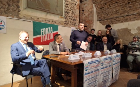 Forza Italia marcia e riempie la Rocca a Cologno. “No all’autostrada, pensiamo alla Nuova Cremasca”