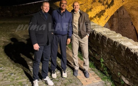 Il conduttore del Festival di Sanremo Carlo Conti in visita a Dolceacqua