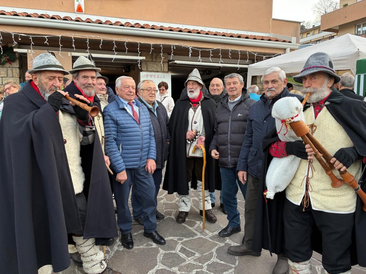 Il grande cuore di Garlate: 5.600 euro a Telethon grazie al presepe di Angelo Burini