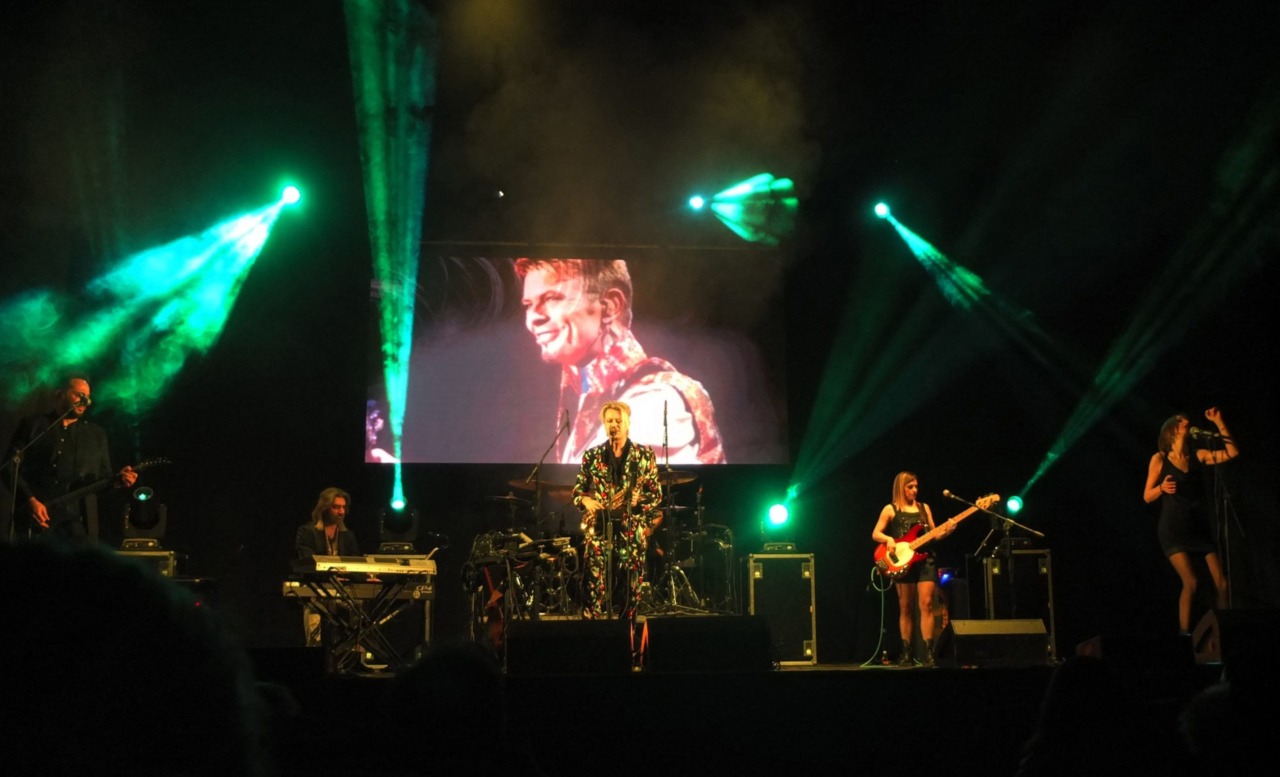 Il ritorno dei Bowieness al Druso di Ranica: Andy (dei Bluvertigo) e la magia del Duca Bianco sul palco