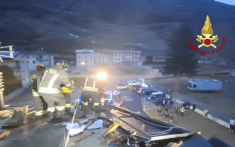 Incendio alla Casa del Rugby: a fuoco tetto in legno, intervento decisivo dei Vigili del Fuoco