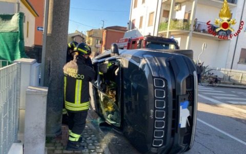 Incidente a Borgo Virgilio: scontro tra due auto, un 33enne incastrato nell’abitacolo