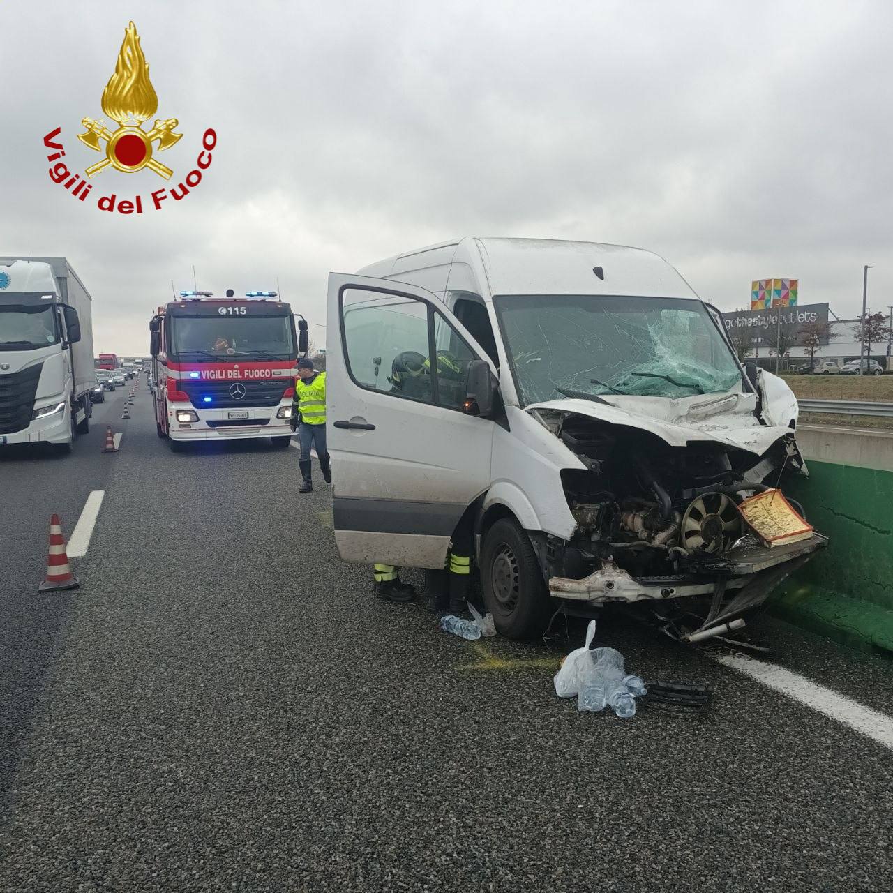 Incidente in A4: conducente di un furgone portato all’ospedale di Vercelli