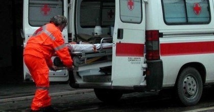 Incidente mortale a Romentino: scontro tra auto e furgoncino, un uomo perde la vita