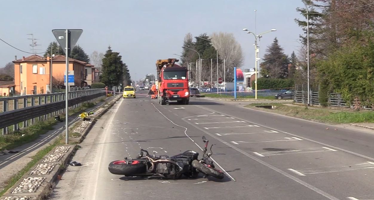 Incidente mortale al Bargellino sulla Persicetana, perde la vita un motocilista