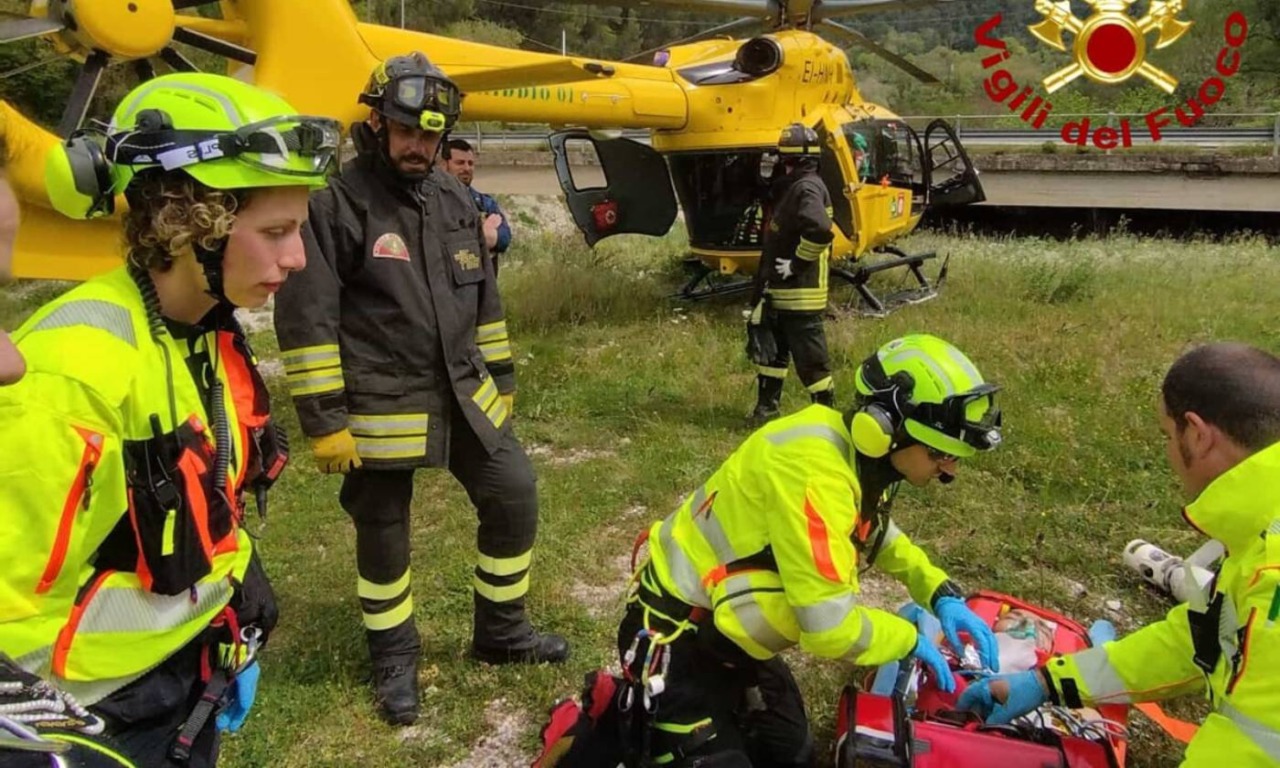 Incidenti sul lavoro, ancora due vittime: 71enne schiacciato da una pianta, manutentore 78enne da un letto in Rsa