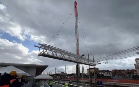 Installato il nuovo sovrappasso nella stazione ferroviaria, in servizio nel 2028. LE INTERVISTE