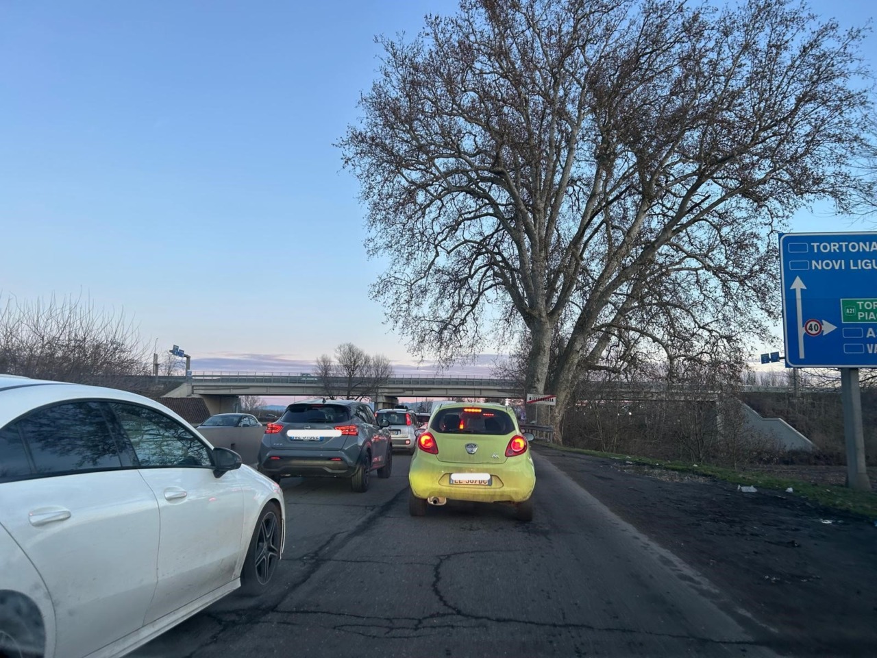 Intervento per coprire le buche sul ponte Bormida ad Alessandria: code in direzione Spinetta Marengo