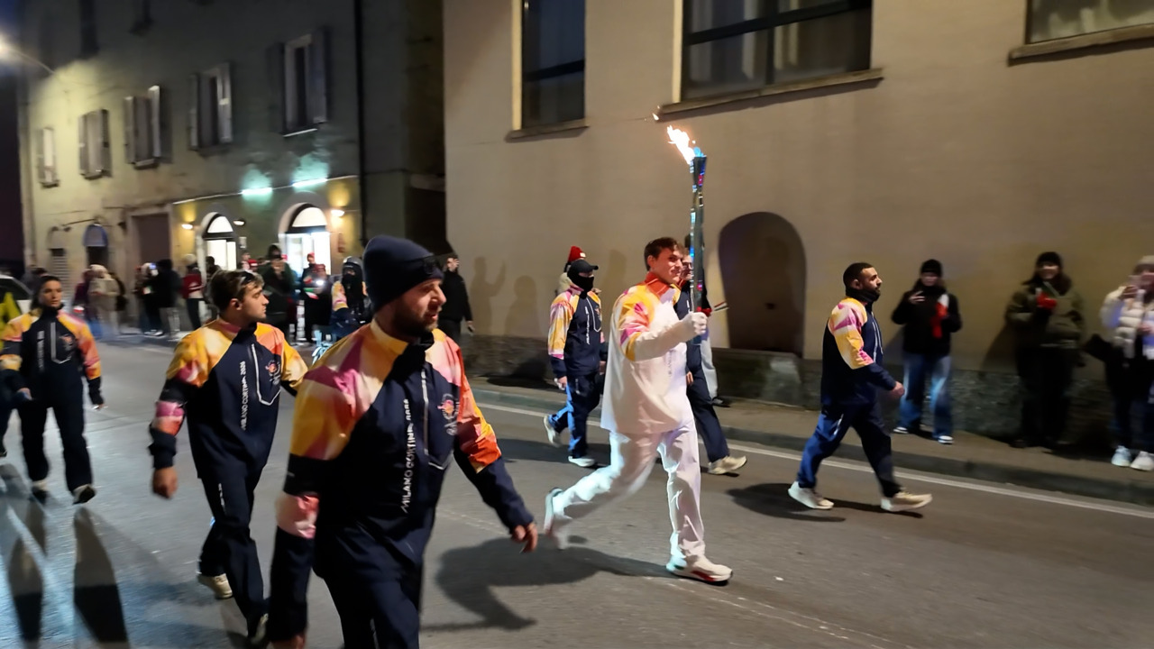 La Fiamma Olimpica ad Abbadia: in centinaia a tifare lungo la Provinciale 72