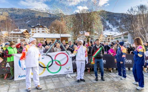 La fiamma olimpica emoziona la comunità