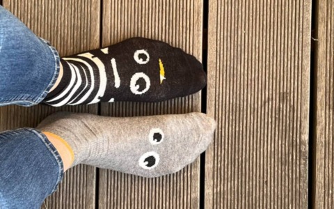 La formula matematica che spiega perché perdiamo sempre i calzini