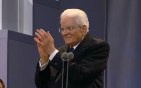 La medaglia d’oro di Francesca Lollobrigida, i complimenti di Mattarella: “L’avevo sentita carica”