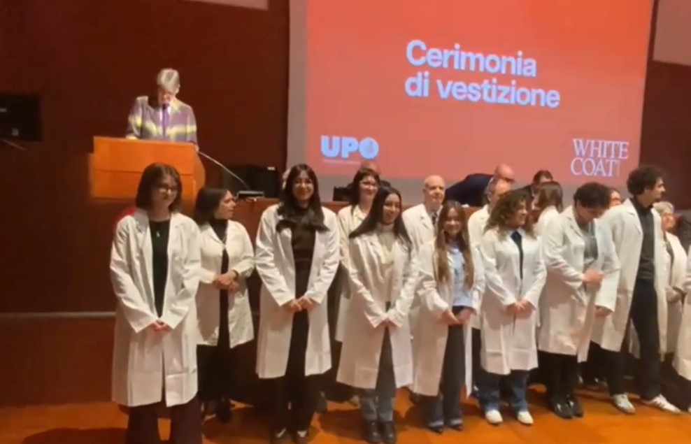 La tradizionale cerimonia del Camice Bianco emoziona Novara