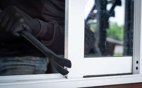 Ladro arrestato dopo colluttazione con proprietario in casa a Tarquinia