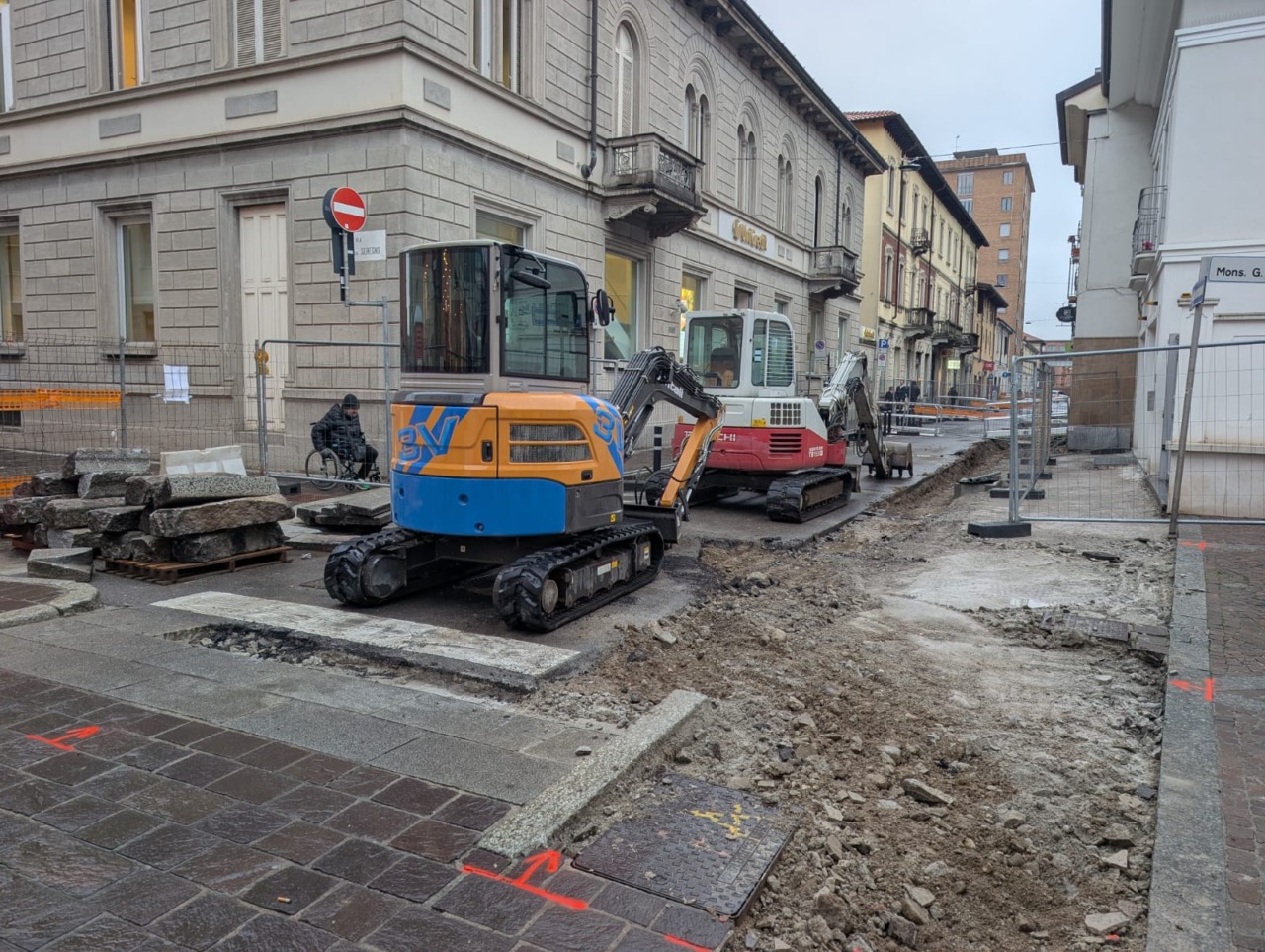 Lavori in via Umberto I, commercianti in ansia: “Chiuderemo tutti”