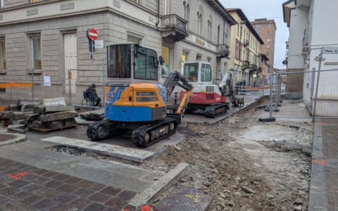 Lavori in via Umberto I, commercianti in ansia: “Chiuderemo tutti”