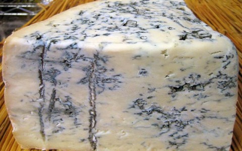 Listeria nel gorgonzola: prodotti e lotti ritirati dai supermercati (da non mangiare)