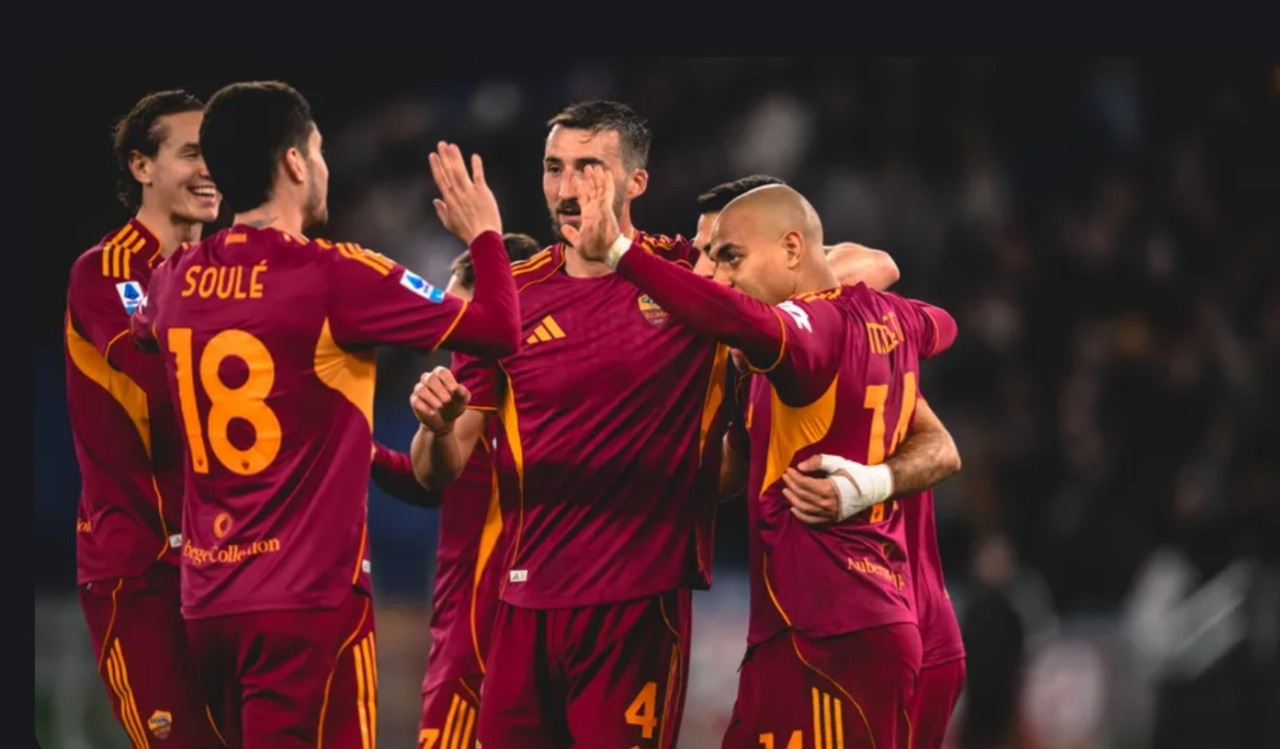 Malen trascina la Roma, 2 a 0 al Cagliari