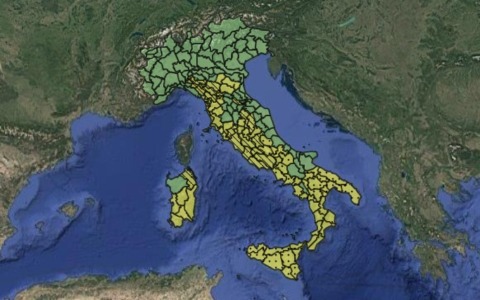 Maltempo in tutta Italia, allerta gialla sul Tirreno. Intanto in Andalusia è emergenza rossa