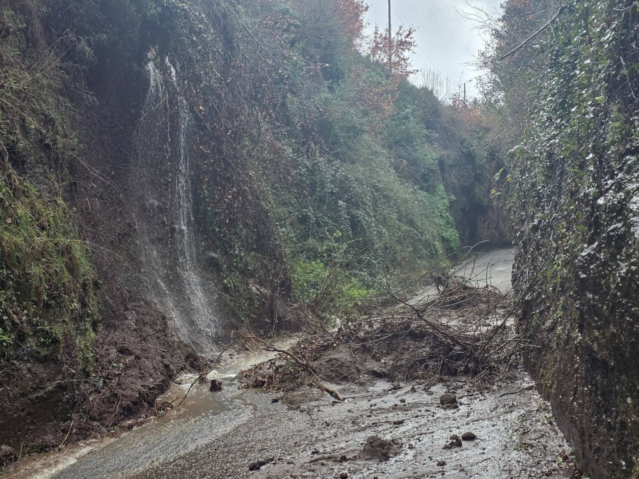 Maltempo, quasi 200 interventi dei Vigili del Fuoco