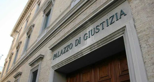 Maltrattamenti in famiglia, un poliziotto a processo ad Ancona