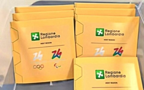 Milano Cortina, 10mila preservativi esauriti in 3 giorni al Villaggio Olimpico rispuntano in vendita online “ovviamente intonsi”