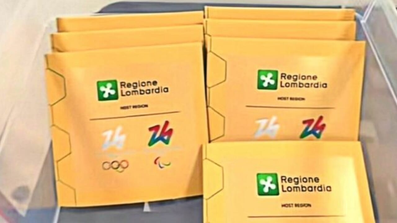 Milano Cortina, 10mila preservativi esauriti in 3 giorni al Villaggio Olimpico rispuntano in vendita online “ovviamente intonsi”